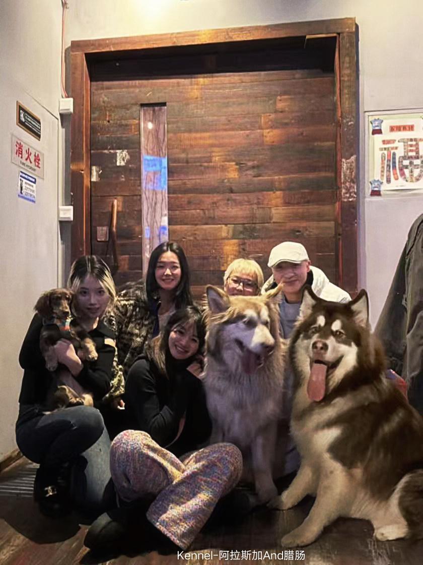 上海[超话]  昨天的上海家访之行 小聚 钉一+妹妹头 麦冬拉稀 但是能见到麦冬