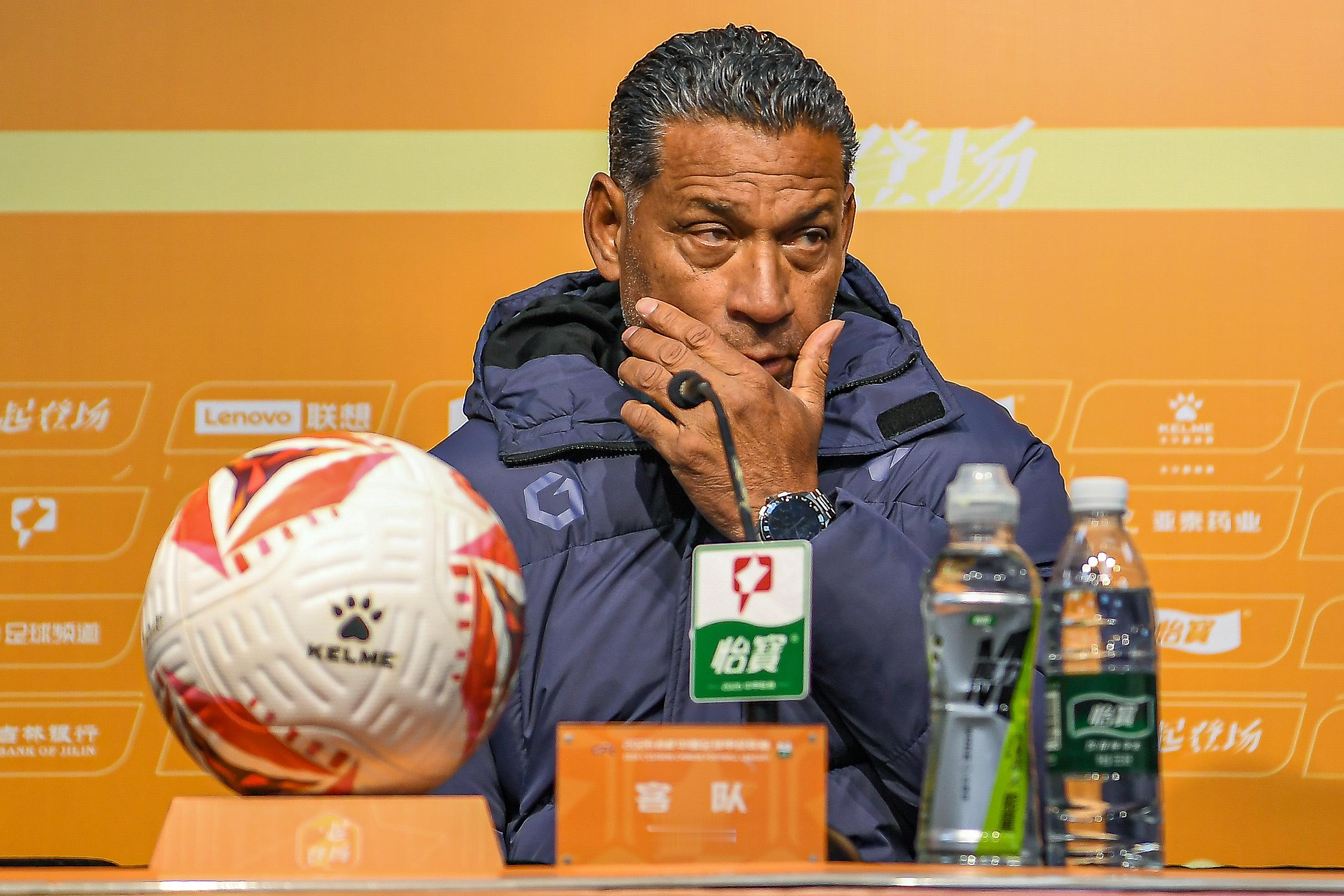 今日瞬间📷 赛后声音🎙主教练弗拉泽：首先恭喜对手取得了胜利，他们为这场比赛拼