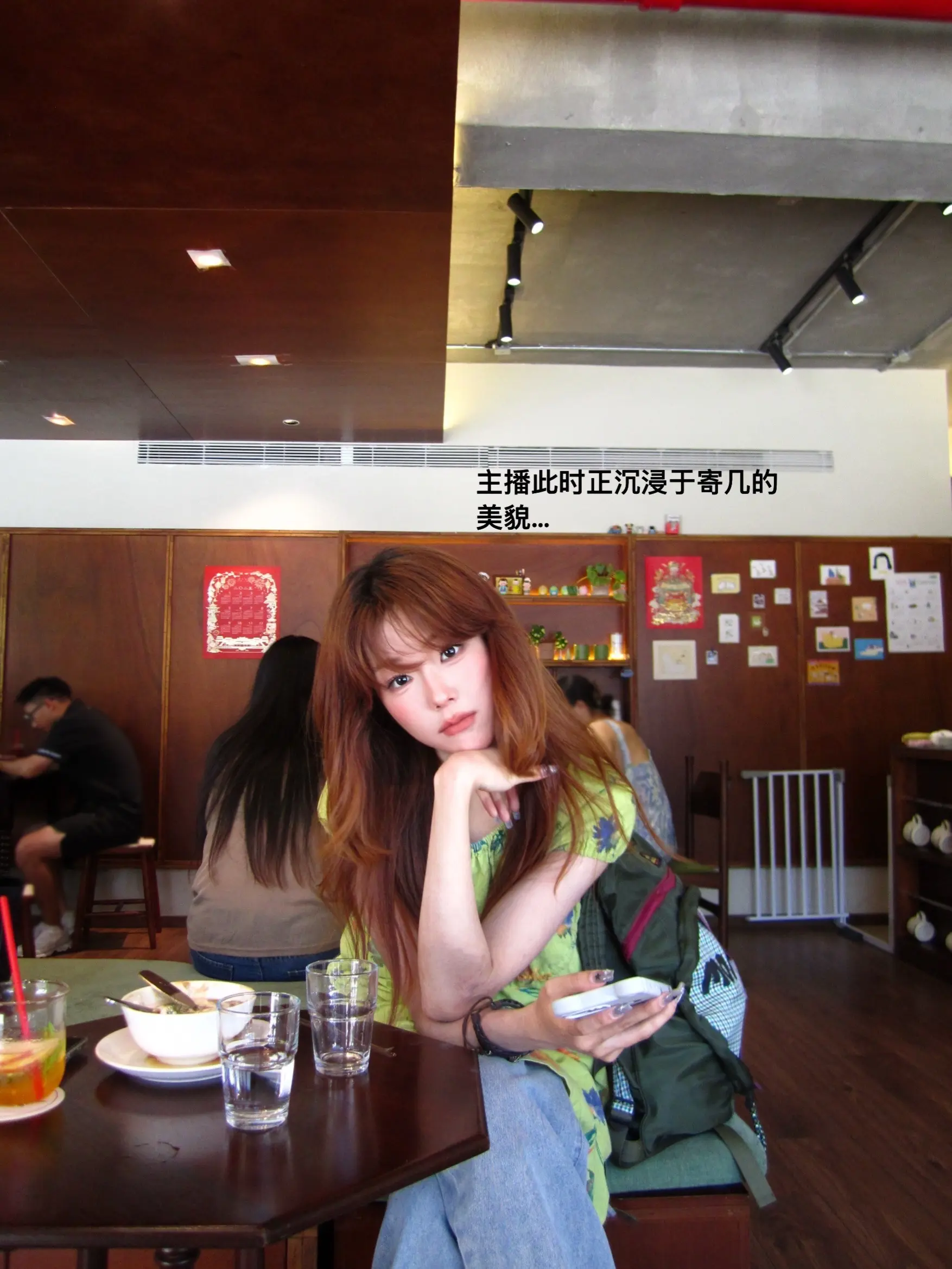 发生在咖啡店的一场…