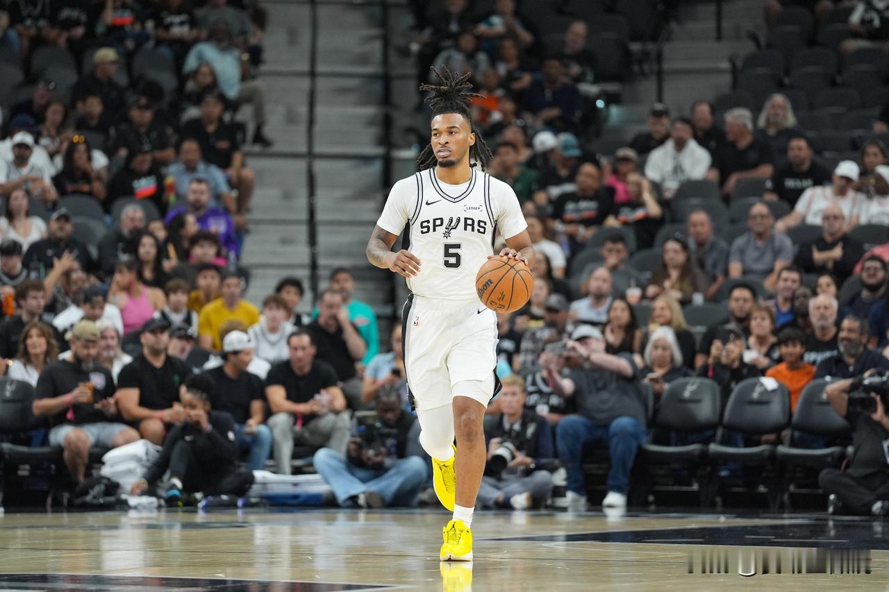 马刺新星卡斯尔左髋屈肌拉伤，预计将缺席1-2周！

据名记Shams报道，马刺后