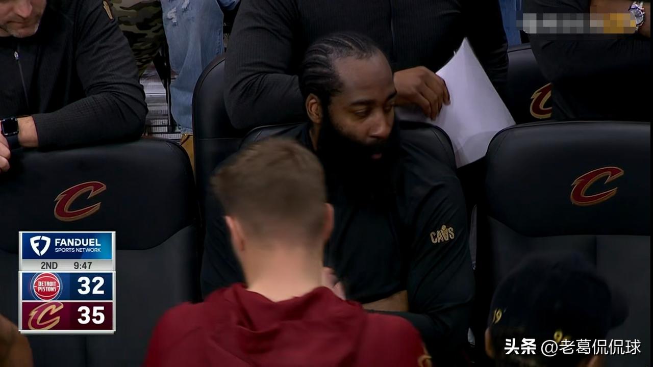 骑士当家后卫哈登真是得分组织一把抓！在今天骑士主场迎战活塞的比赛中，目前双方半场