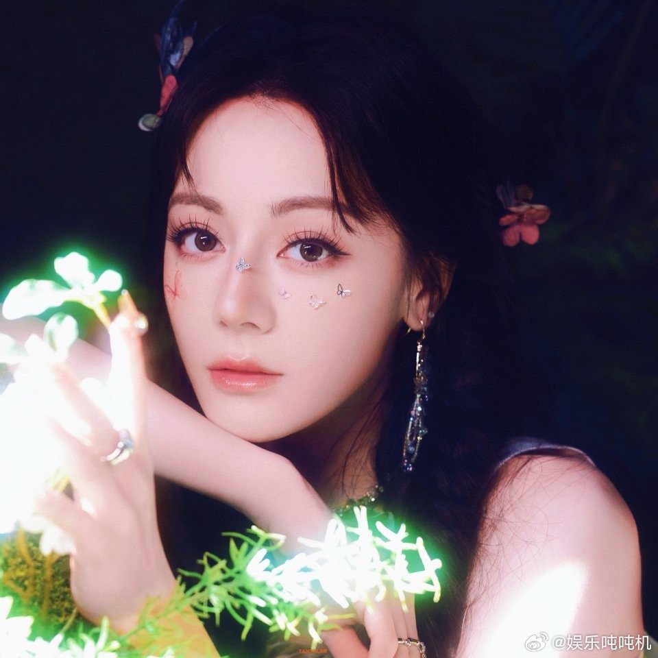 迪丽热巴花仙子版心灵狙击手 被迪丽热巴的花仙子造型美到！活力俏皮的样子，简直是从