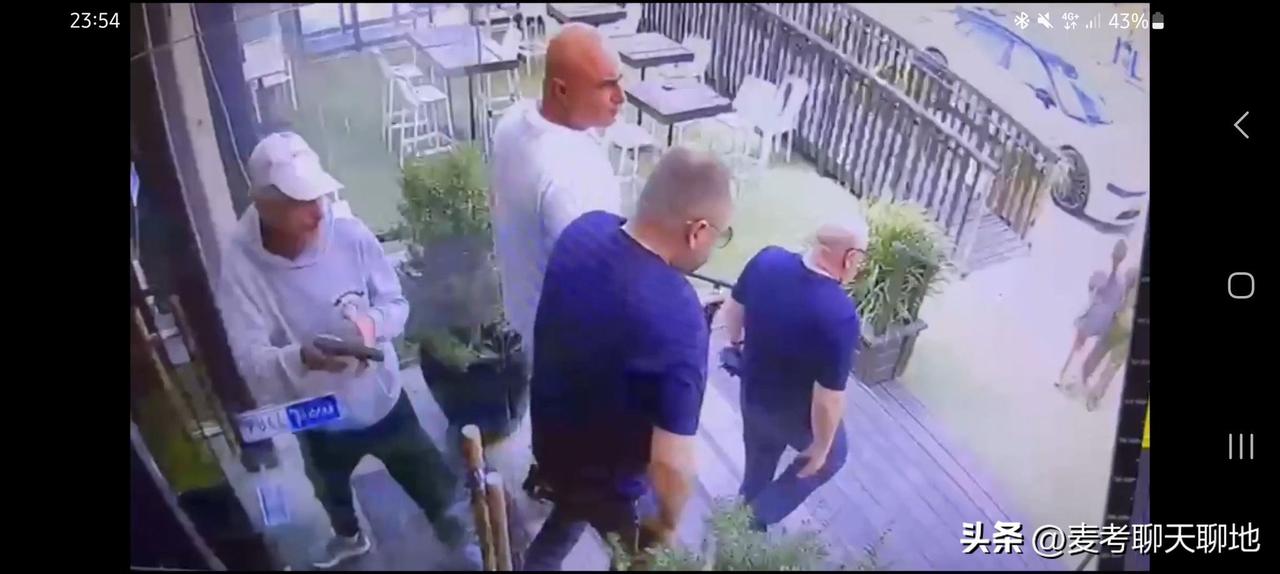 在以色列，被称为高加索黑手党头目的亚尼斯·尤什瓦耶夫被枪杀。从视频截图上，尤什瓦
