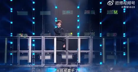 邓佳鑫点歌台直播 05后优秀歌手邓佳鑫来啦，唱跳俱佳才华横溢，十连冠见证他的辉煌