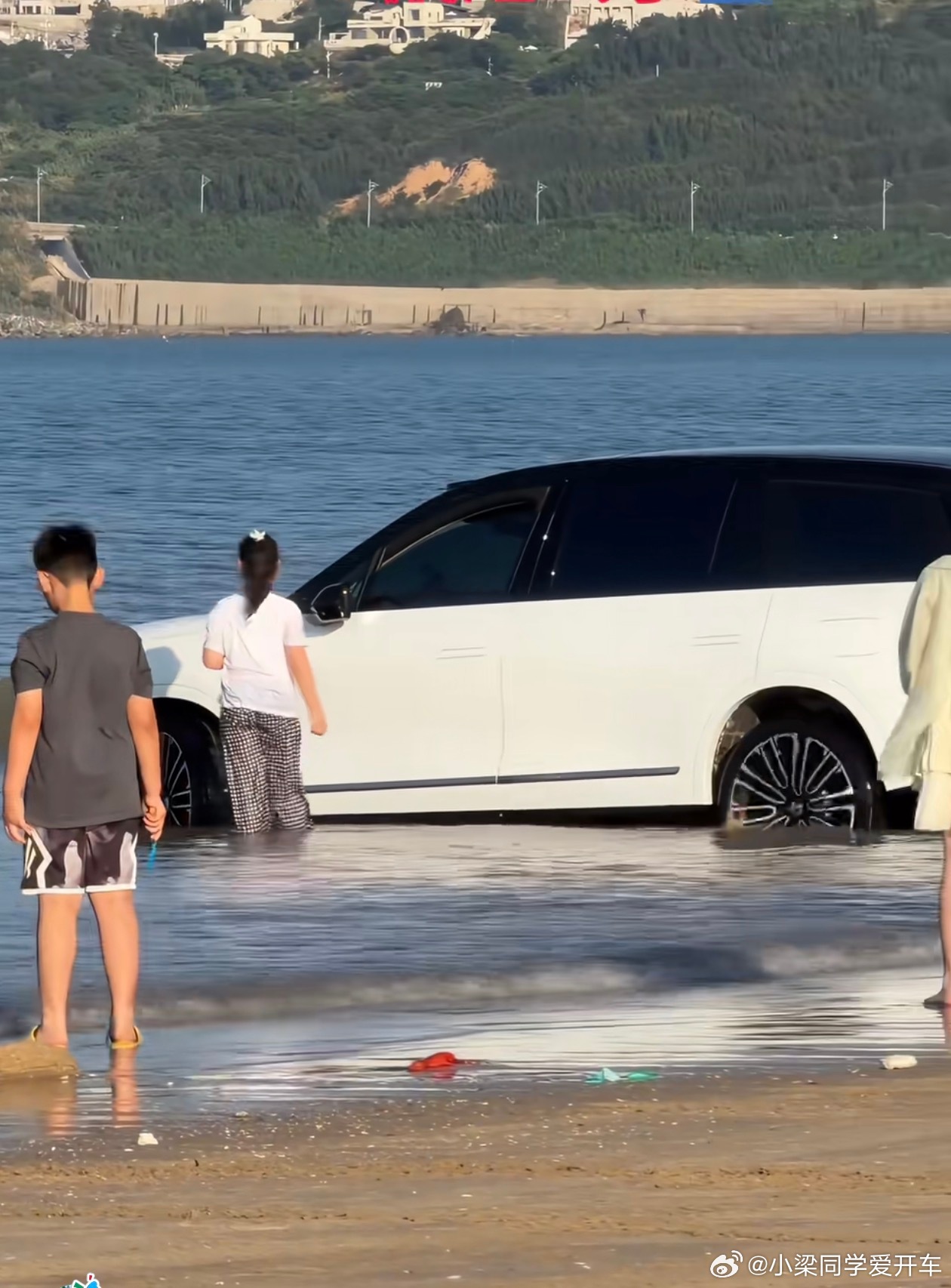 用海水洗车，还是蔚来ES9，他是怎么挣到50万的蔚来