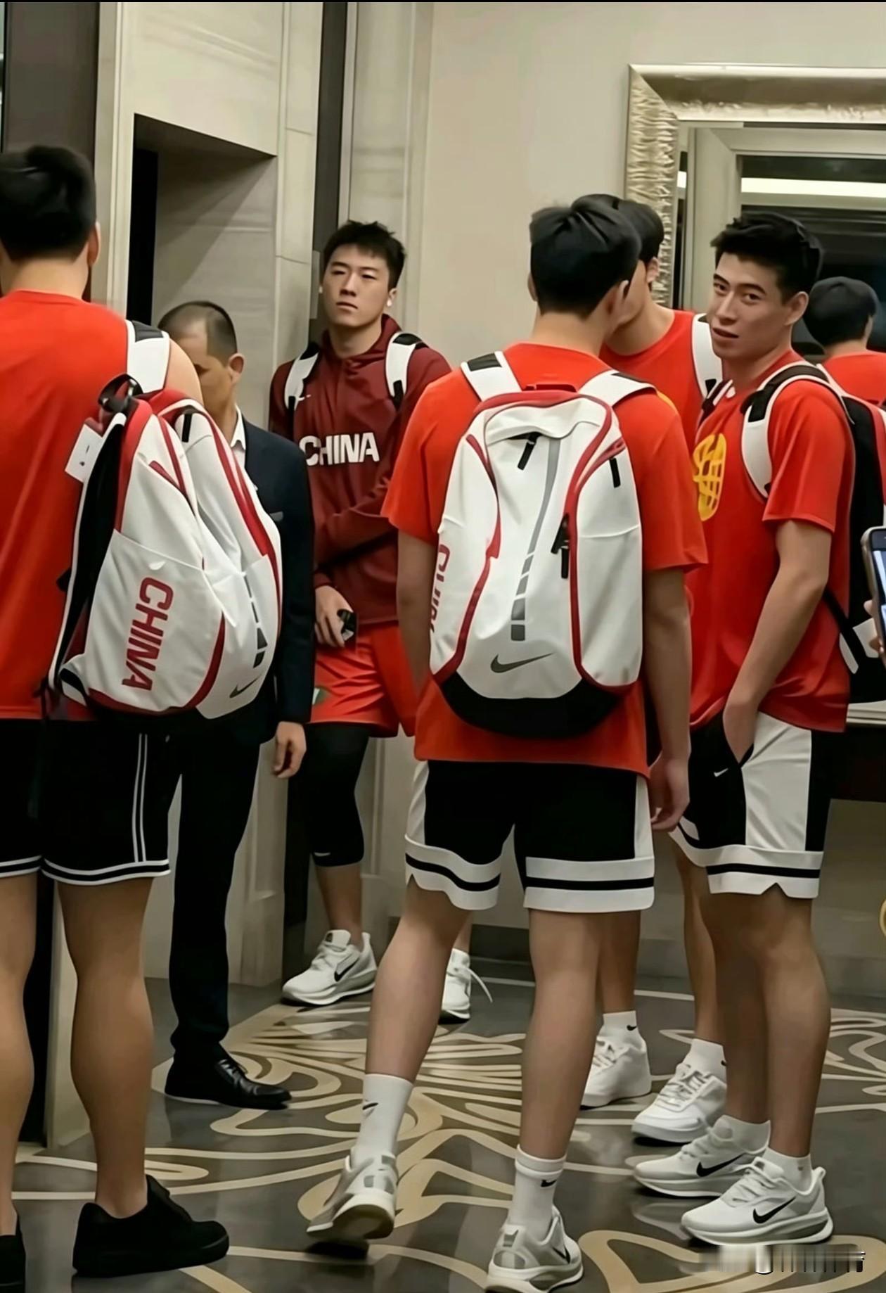 集训了三个月了！！！中国男篮真的练了个寂寞，没有固定阵容、没有战术核心、没有连最