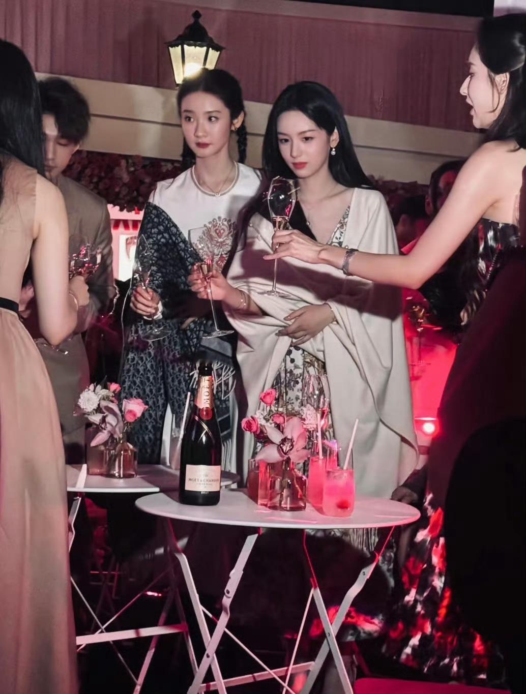 周也贾宝玉 陈都灵林黛玉【周也】终于体会到了男主在宴会中一眼锁定女主的感觉 