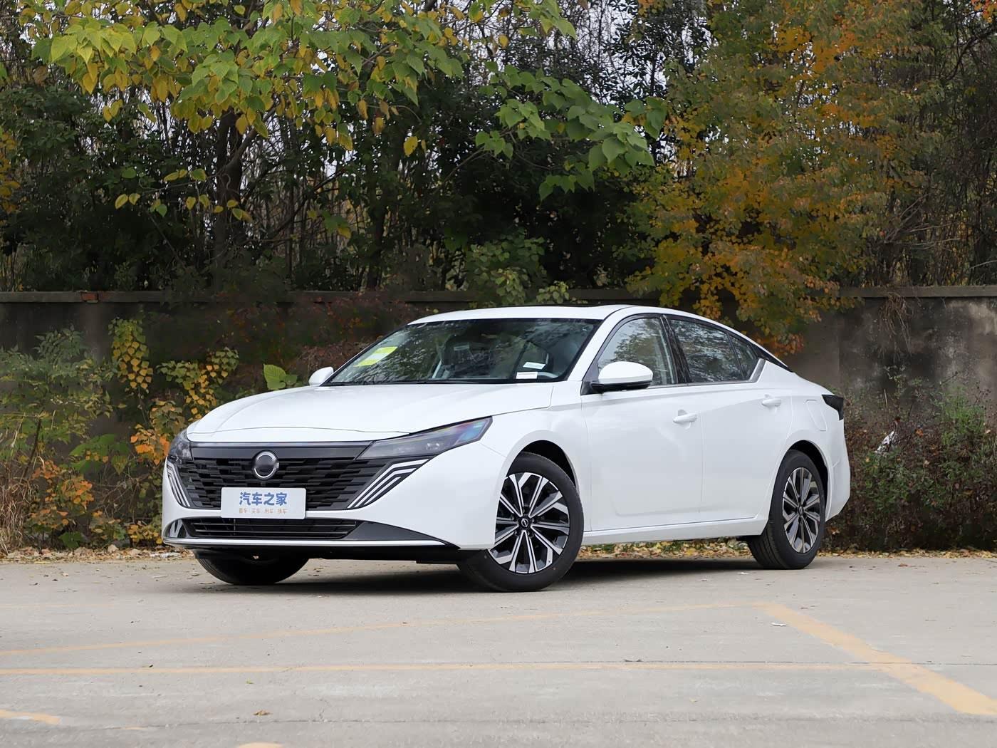 新车 日产真的越来越开窍了，现在给天籁全系，注意是全系上了鸿蒙的屏幕，没有人讨厌