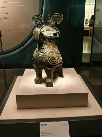 一天一件国宝科普妇好鸮尊（商代晚期，约公元前12世纪） 商王武丁王后「妇好」的专