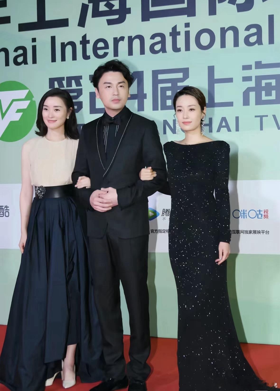 吴越称十分抗拒和年轻男演员演情侣说实话我完全没觉得吴越和雷佳音演情侣有违和感，状