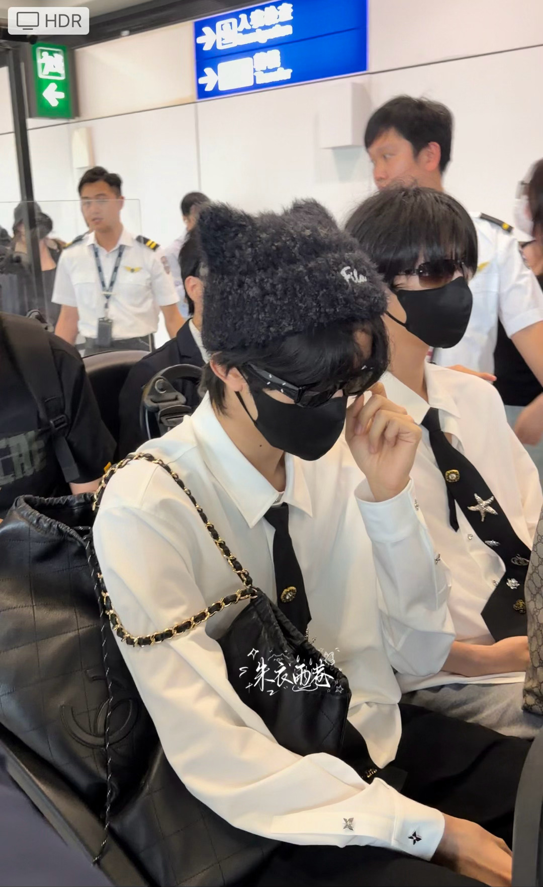 这个世界上什么都是假的，只有星星背香奈儿是真的 