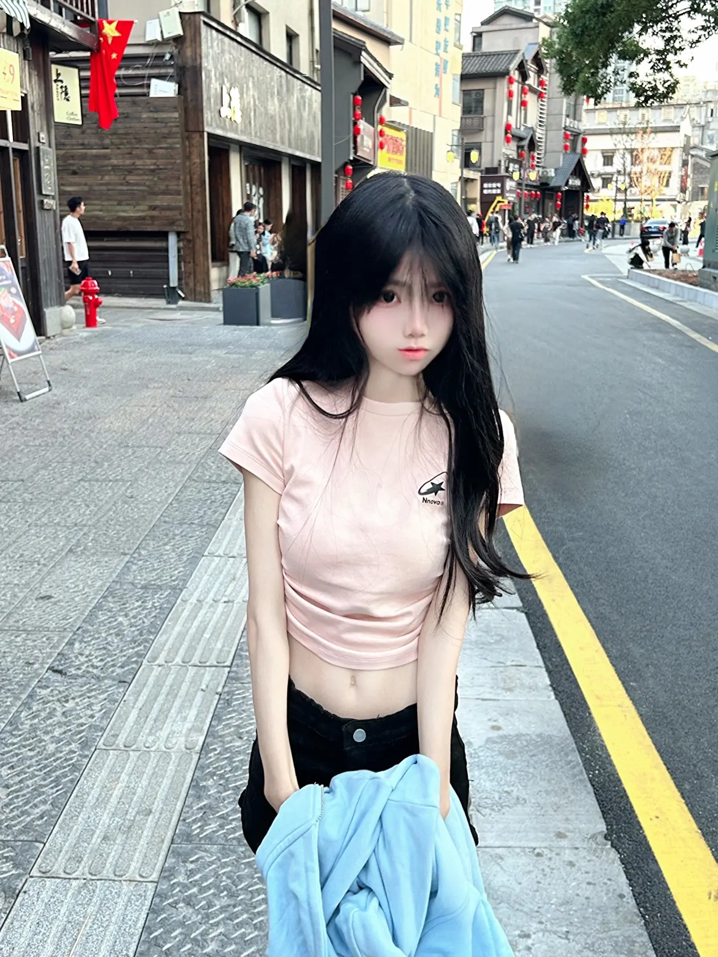 恐有街头胭脂色 柳絮沾白血沾红