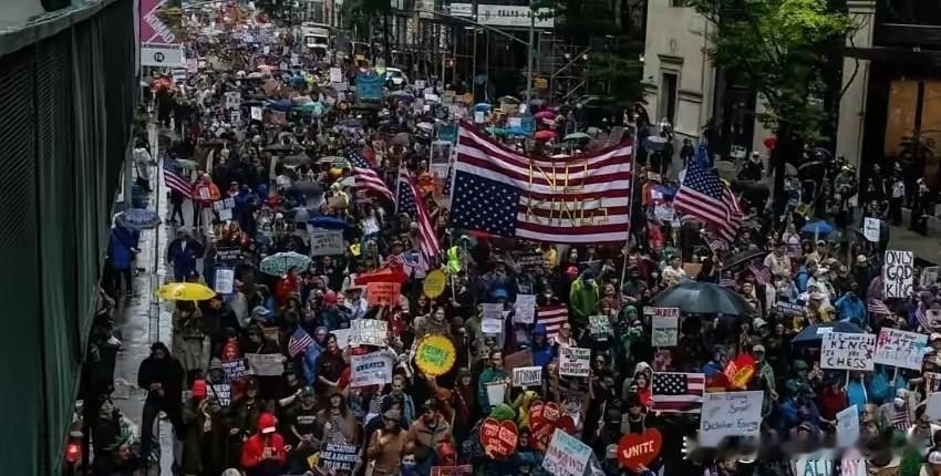 继 “斩杀线” 之后，中文互联网又为美国人送上了一个新标签 ——“北美懦夫”。曾