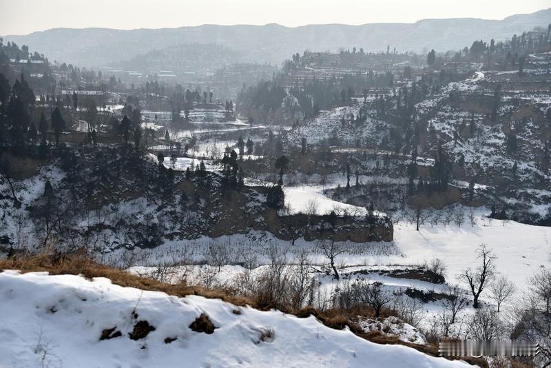 峨嵋岭上庙岔村，六年前一场雪后的邂逅
庙岔村，隐匿于峨嵋岭深处，一处有着遗世独立