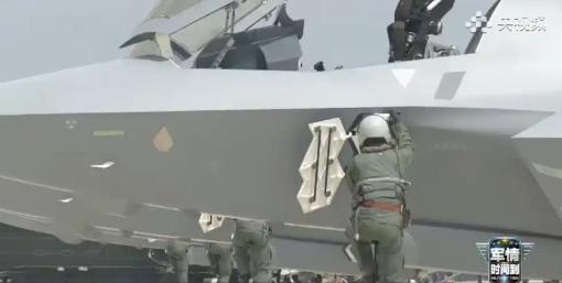 美军要彻底绝望了，解放军空军歼35A已大规模量产，可内置6枚霹雳16击落F35，