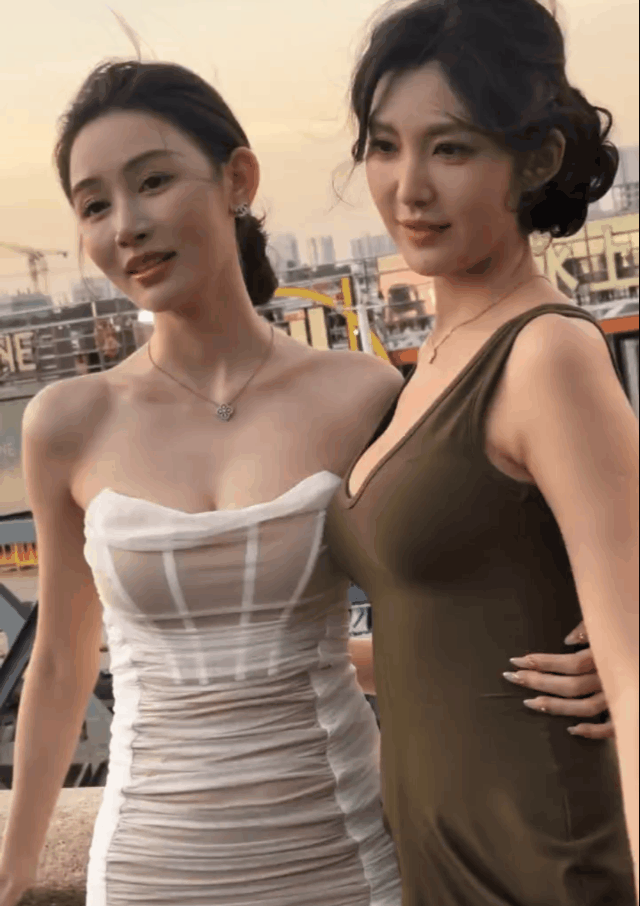 天太冷了，女模特也不容易，都是为了碎银几两！