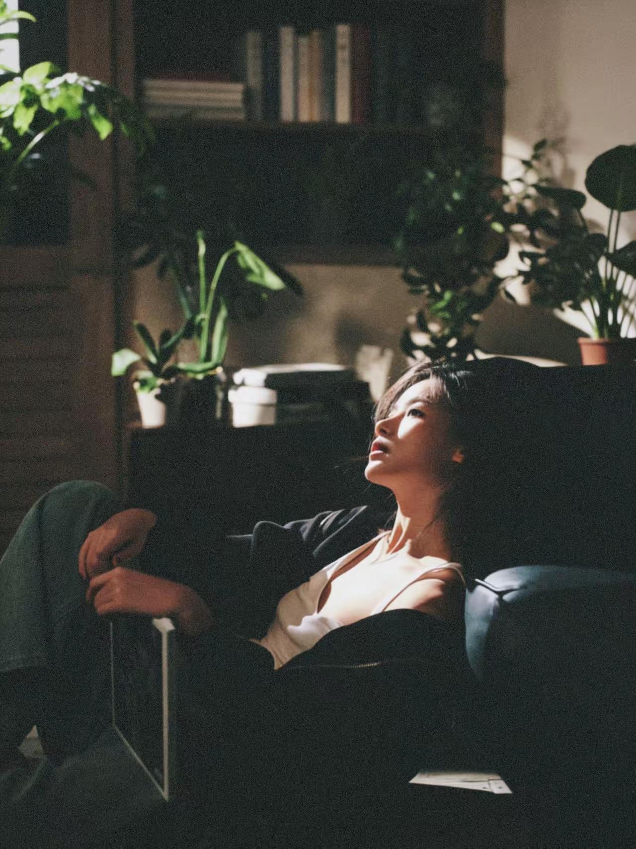 人与人之间会走散，未必是谁犯了错。只是两个人的状态、认知，慢慢拉开了距离。
 