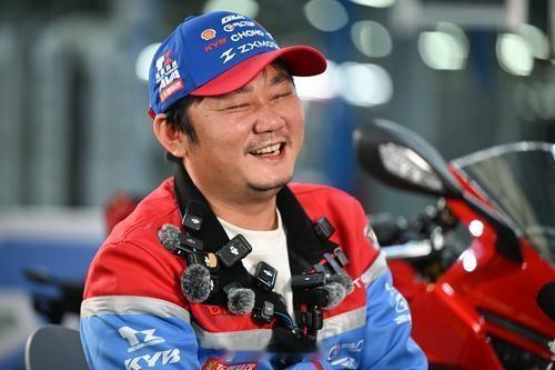 张雪曾拒绝跟华为合作当初华为、荣耀都找他合作，张雪拒了华为，选了荣耀。原因是：荣