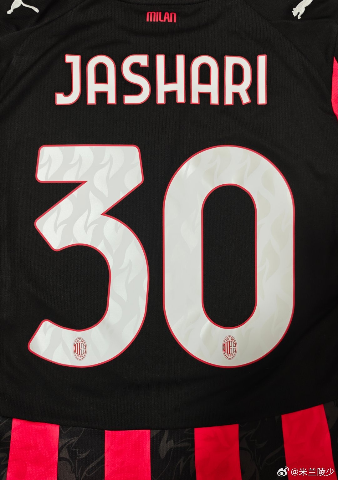 因为某些神秘原因，这赛季的球衣一直不敢买，最近终于下手了。AC米兰
