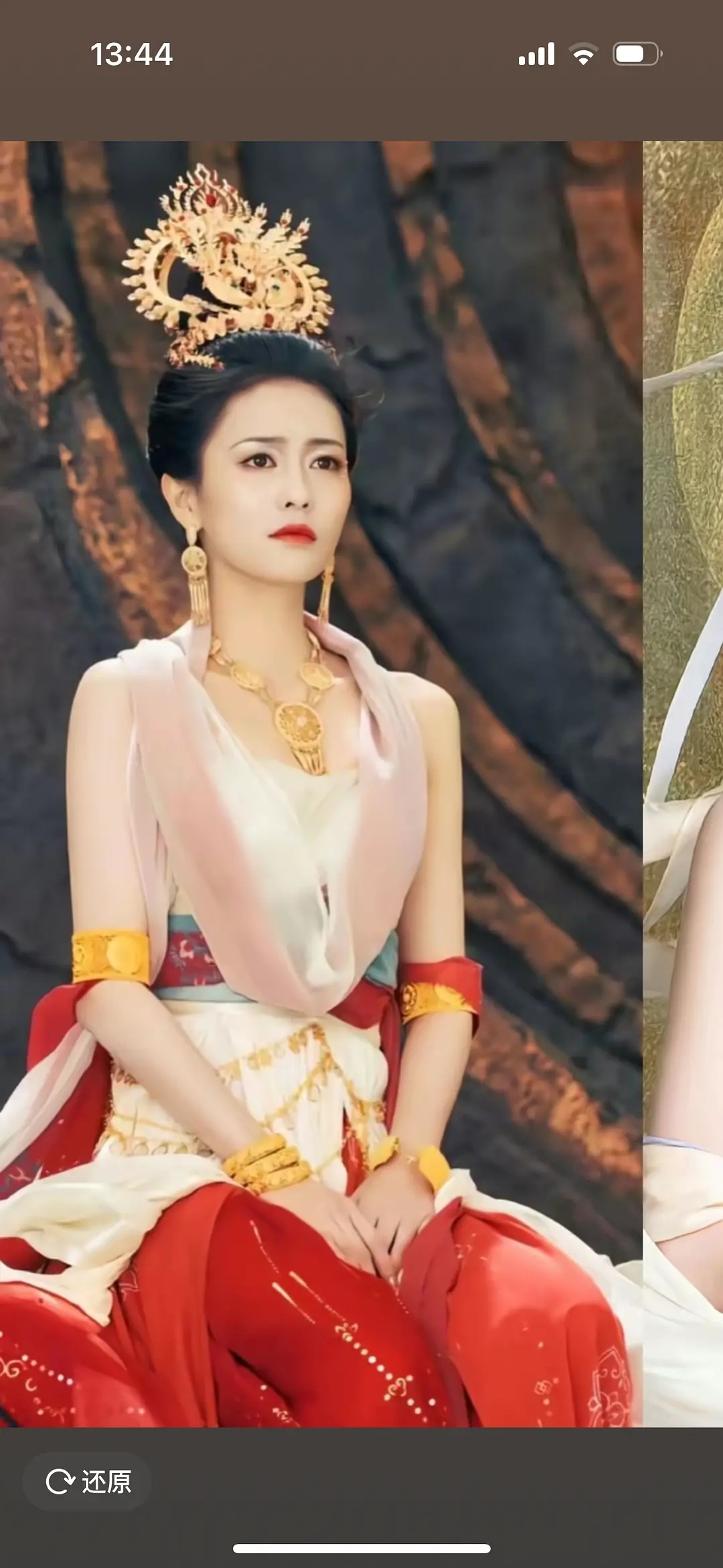 鹿茸这么牛这么有钱啊？应该可以出资给鹿鹿单拍一部剧吧？让鹿鹿一人分饰百角，让粉丝