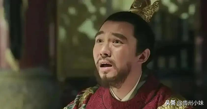 1424年，朱高煦当众要斩杀亲儿子朱瞻圻，朱瞻圻拧着头，怒目圆睁：“当初你杀了我