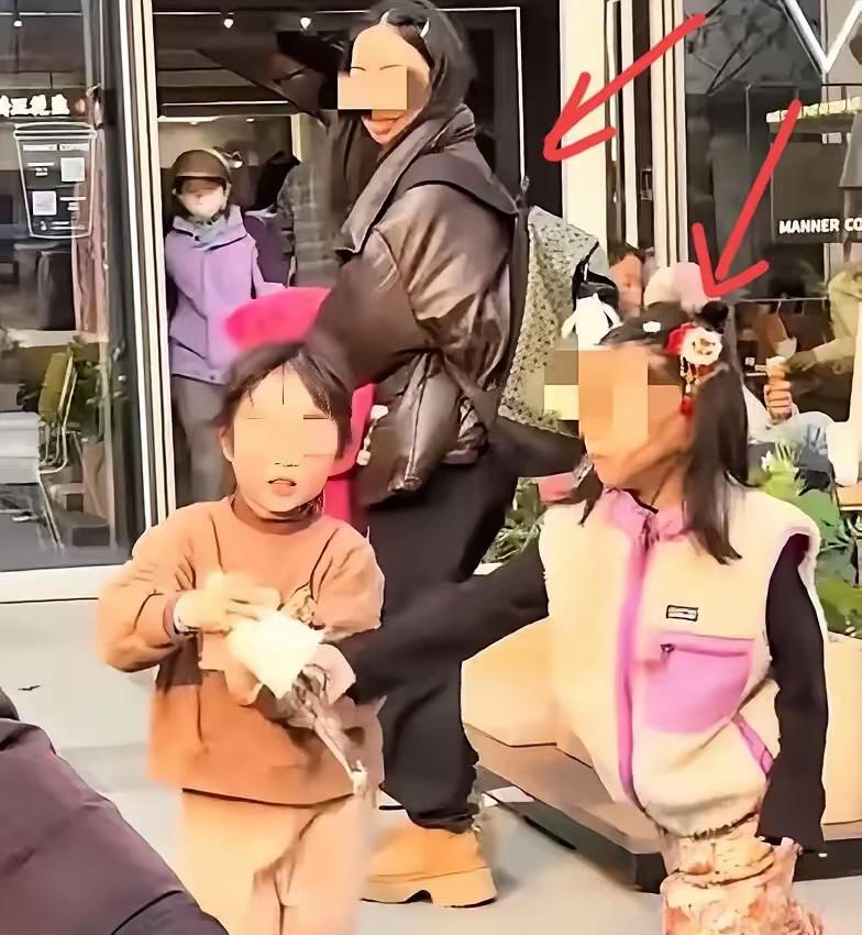 果然事教人，一教就会！浙江女孩被打翻水后续来了，肇事母女终于道歉！可这道歉哪是认