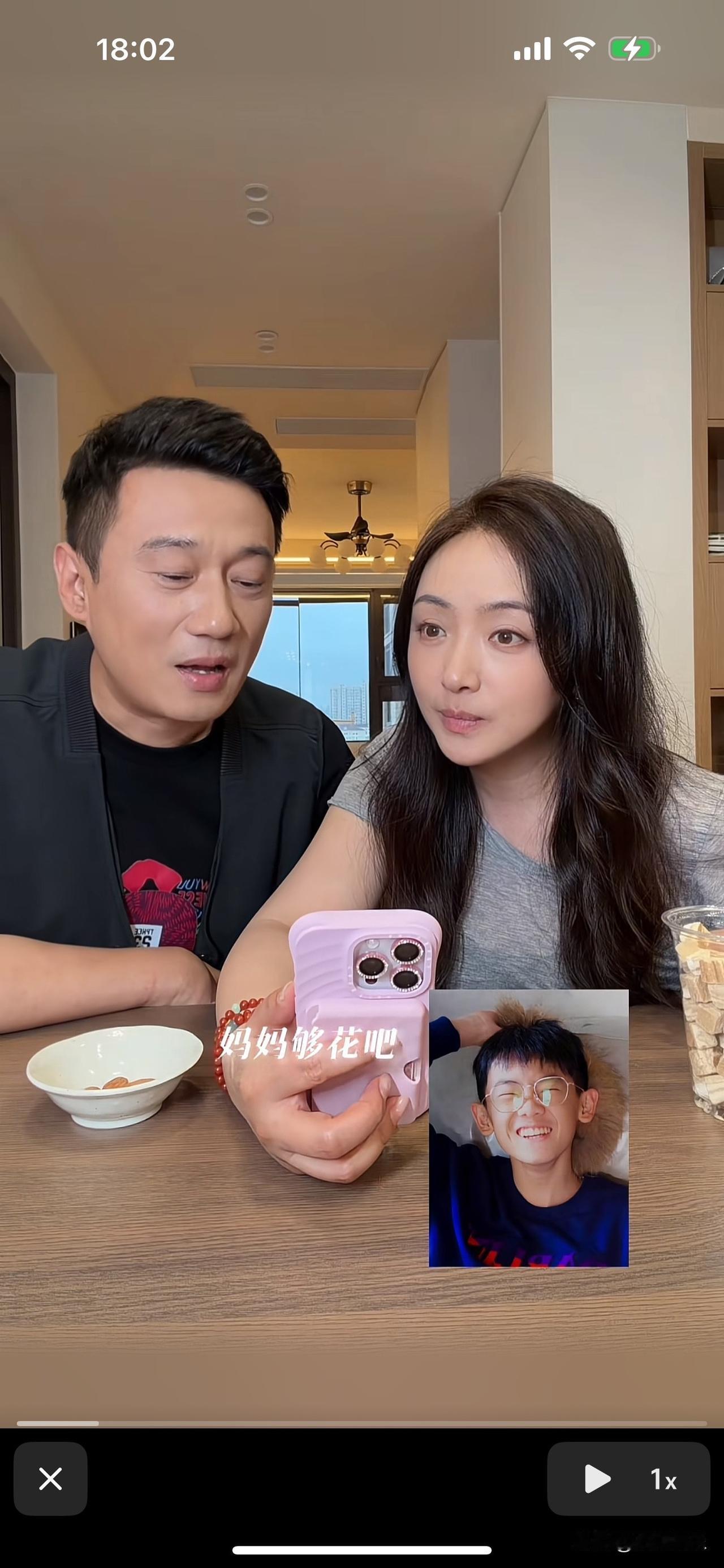 大家看过
《火凤凰》这部电视剧话吗？
真没想到剧中的叶寸心和黑猫在现实里竟然是夫