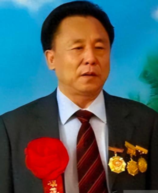 75岁还在生儿子，包养10个情妇，生了11个私生子，湖南益阳这个“土皇帝”倪福林