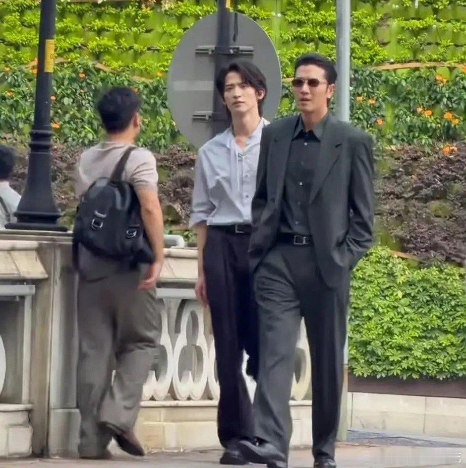 白鹿《开到荼蘼》两个男主常华森、彭冠英同框路透怎么样？感觉有谁路透状态更好一点吗