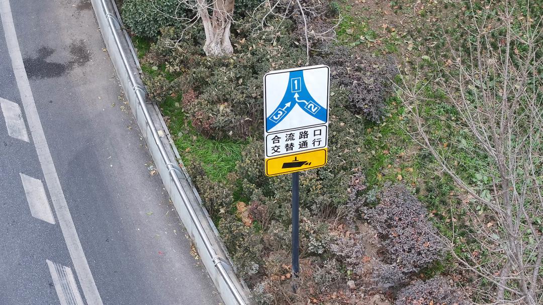 西安东三环穆将王立交用“交替通行”模式缓堵保畅