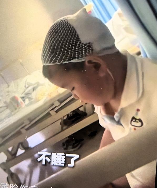 妈妈带三岁儿子送外卖遭遇交通事故，这个新闻都看到了？

近日浙江衡𦐂，因为妈妈
