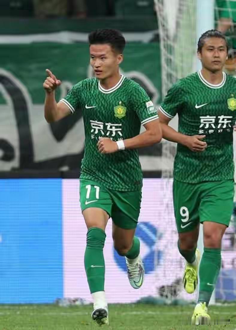 林良铭有高峰的影子，也有于大宝的敏锐。                     