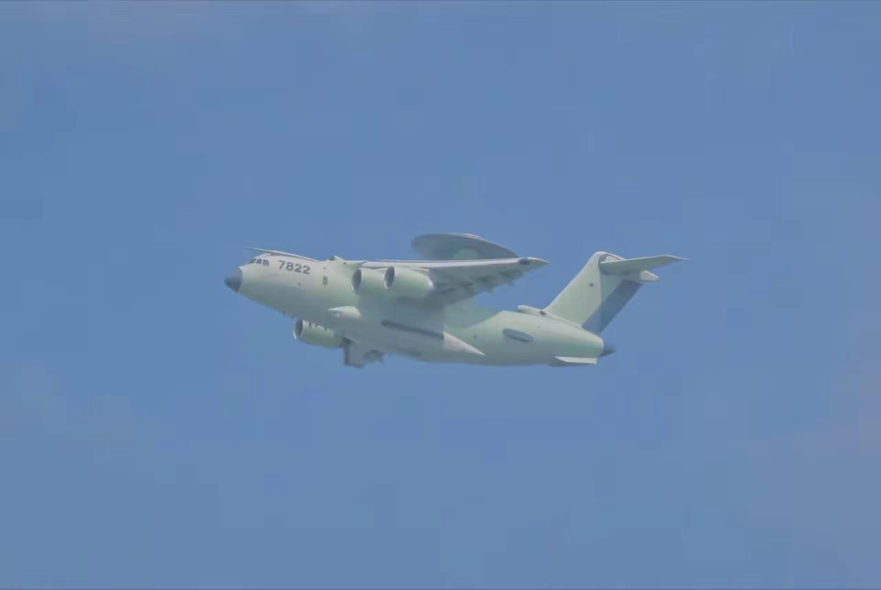 试飞定型加速，看着真是提气，绝对的统治力，绝对的蓝星第一，绝对的降维。