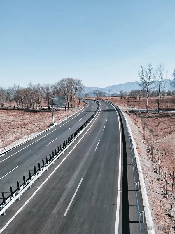 行路万里，亦有前路不通之时
 
      老话常说人生无白走的路途，这话宽慰无