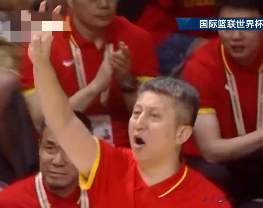 男篮世预赛出线关键生死战，中国男篮VS中国台北，比赛正在火热进行！
 
本场郭士