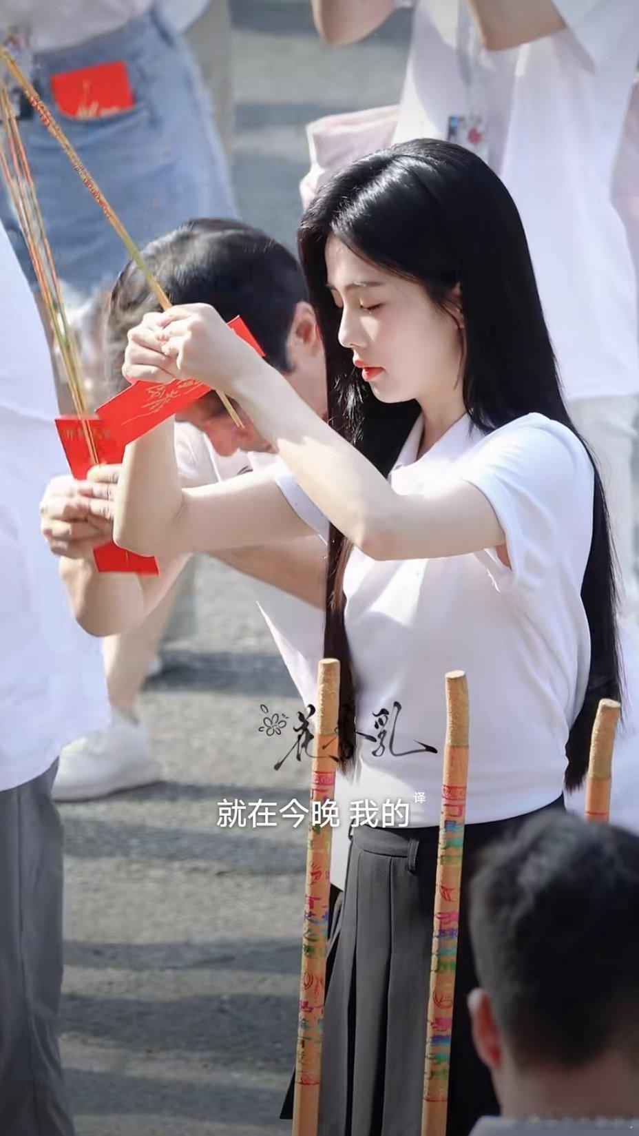白鹿王韵娜开机照 恭喜白鹿新剧《开到荼蘼》开机大吉！又见长发飘飘的白鹿！拍了三年