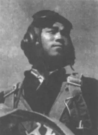 韩德彩（1933年6月-2024年4月1日），安徽凤阳人，毕业于空军航空学校。1