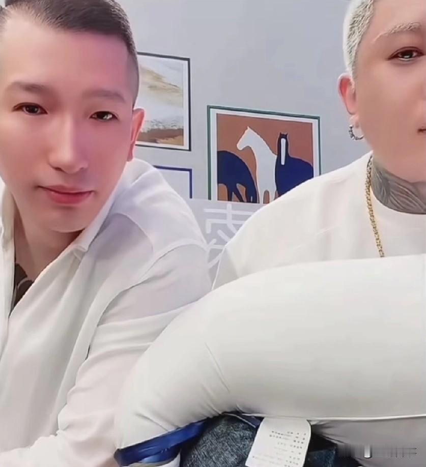 方丈自从账号被禁言，露脸助力巴扎黑活动，
默默的陪着好兄弟，巴扎黑喊话全网：方丈