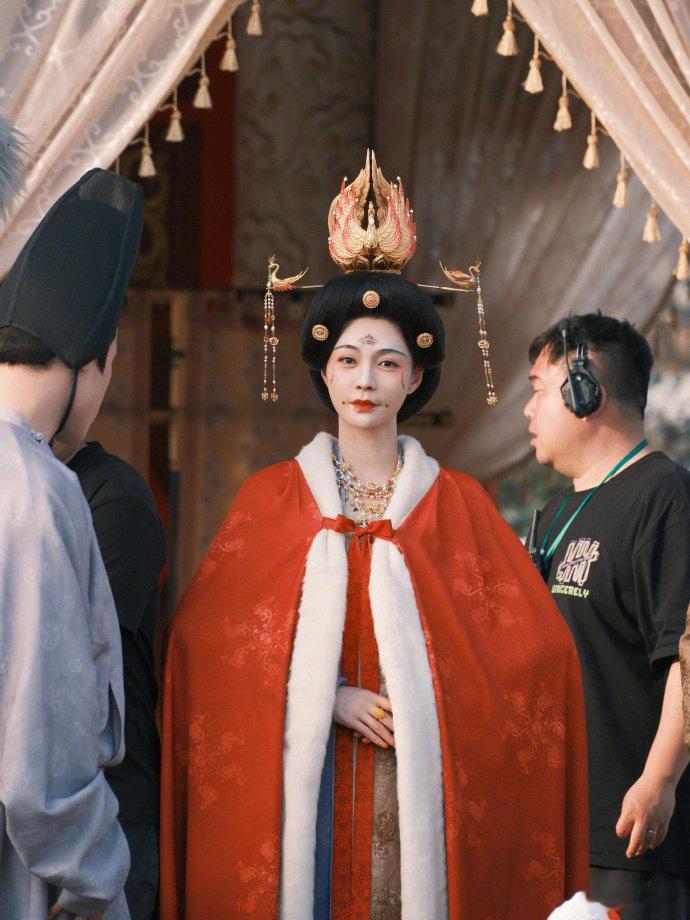 沈梦辰分享李现拍的剧照沈梦辰发李现拍的剧照看到沈梦辰发李现拍的剧照，令歌与三郎的