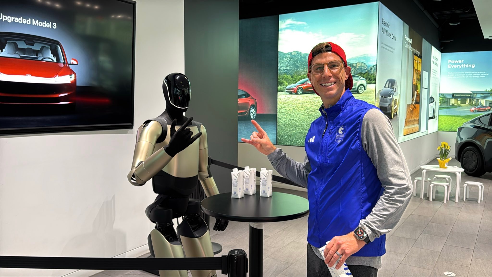 抄作业的都停停！马斯克称已改特斯拉Optimus的手部设计！4月20日，马斯克回