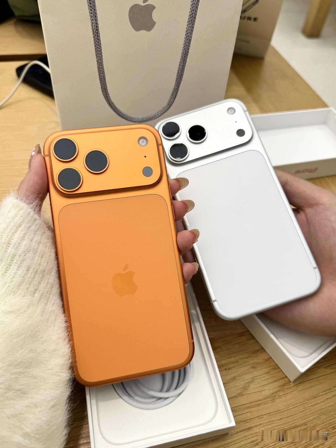 iPhone 17 Pro Max选颜色这事，我聊了不下十个首发用户，最后悔的和