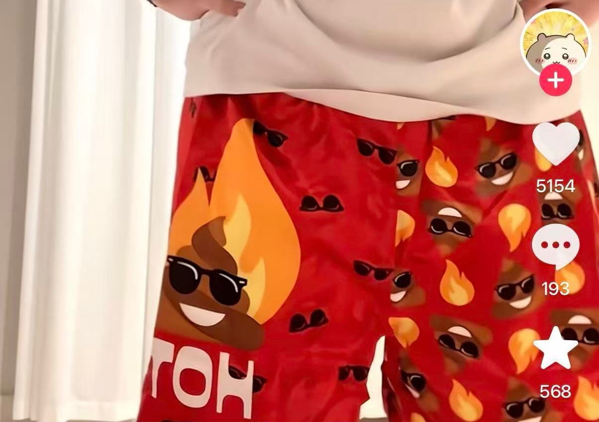 卧槽，这个💩裤也有红色卖了，谁要，抽一蓝一红在过几天的抽奖hm 