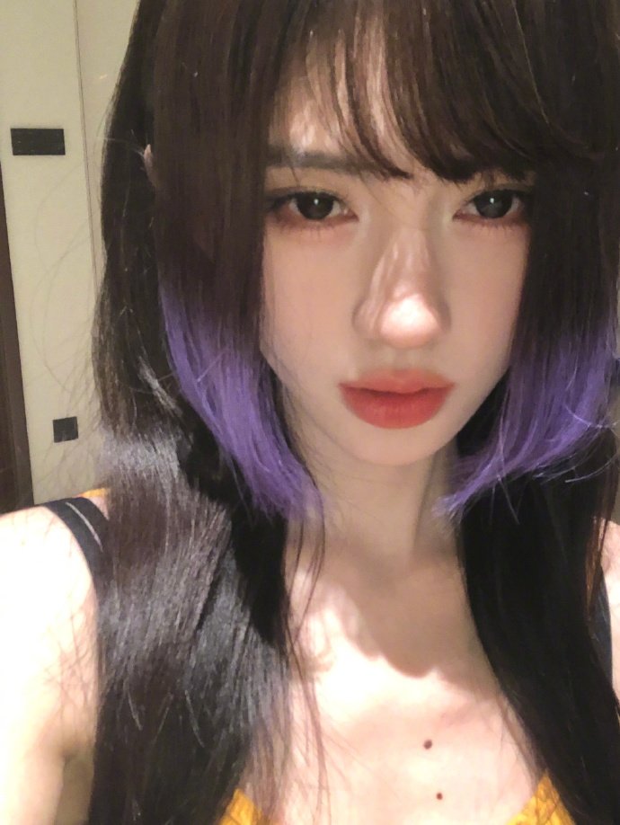 鞠婧祎紫色渐变发自拍 鞠婧祎紫色渐变发自拍 