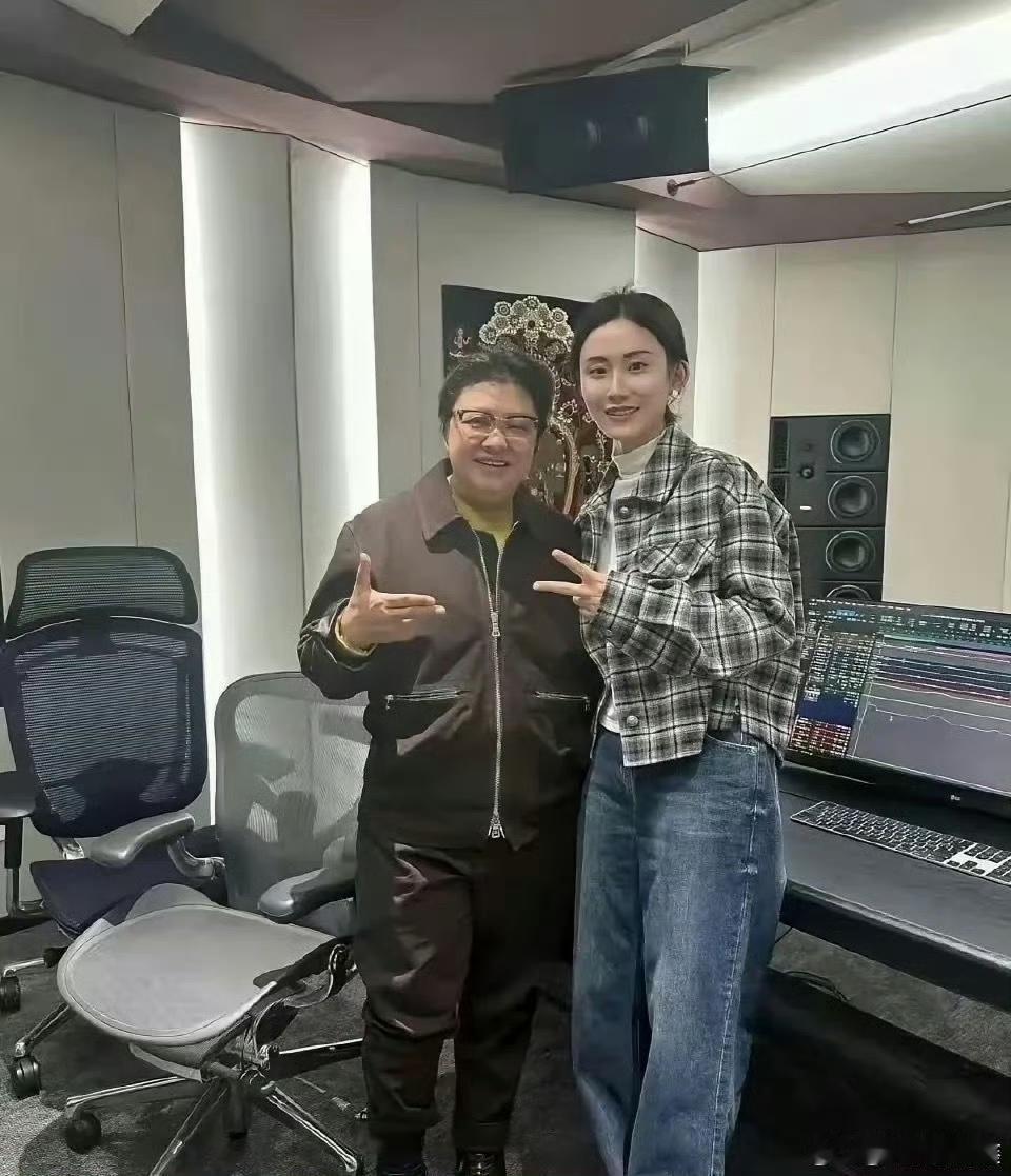 都知道贾玲减肥成功 你们再看看韩红吧！ 