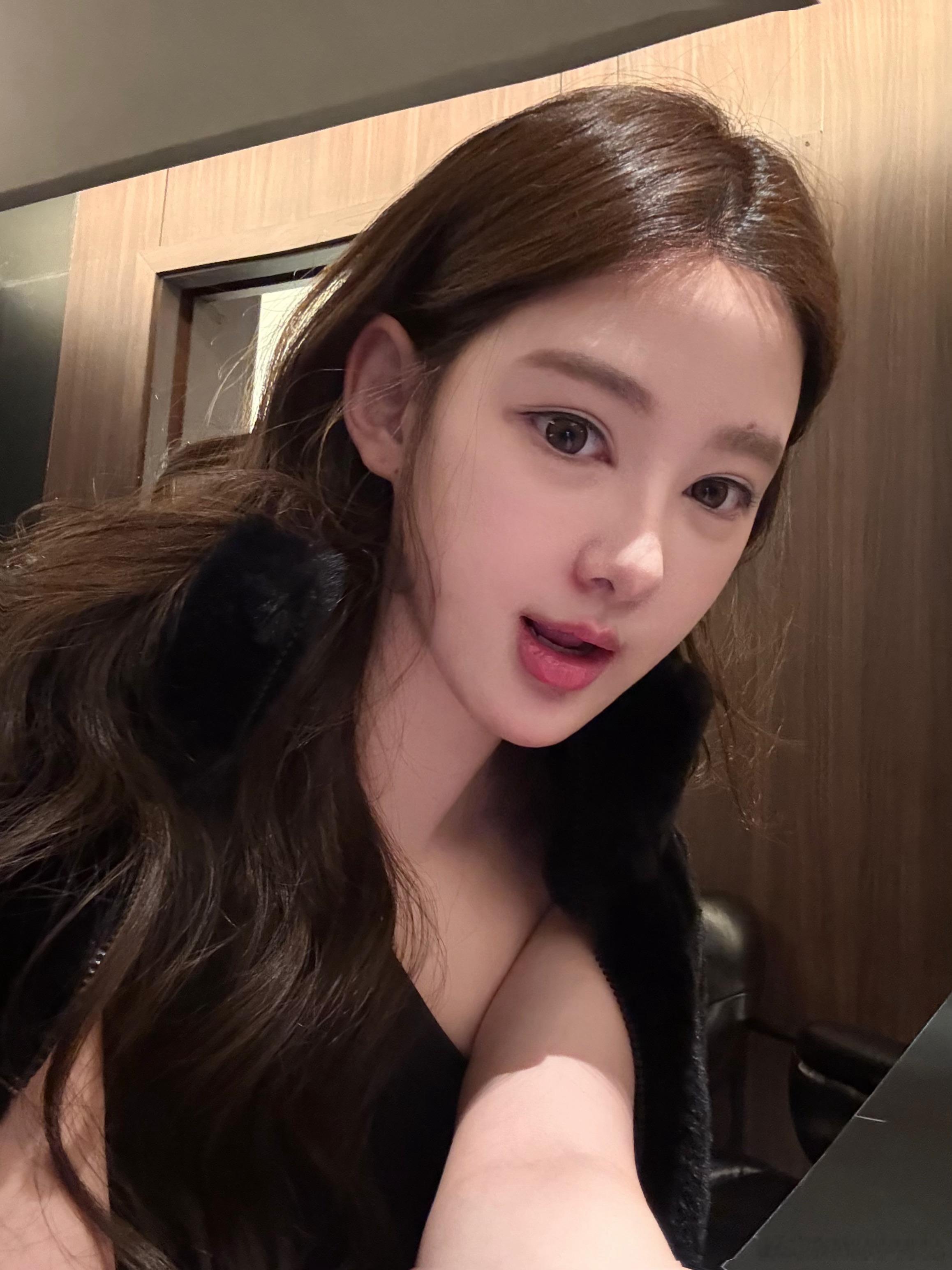 我无法把她想的太坏 因为她就是想要爱 再坏的目的也就是这个 ​​​