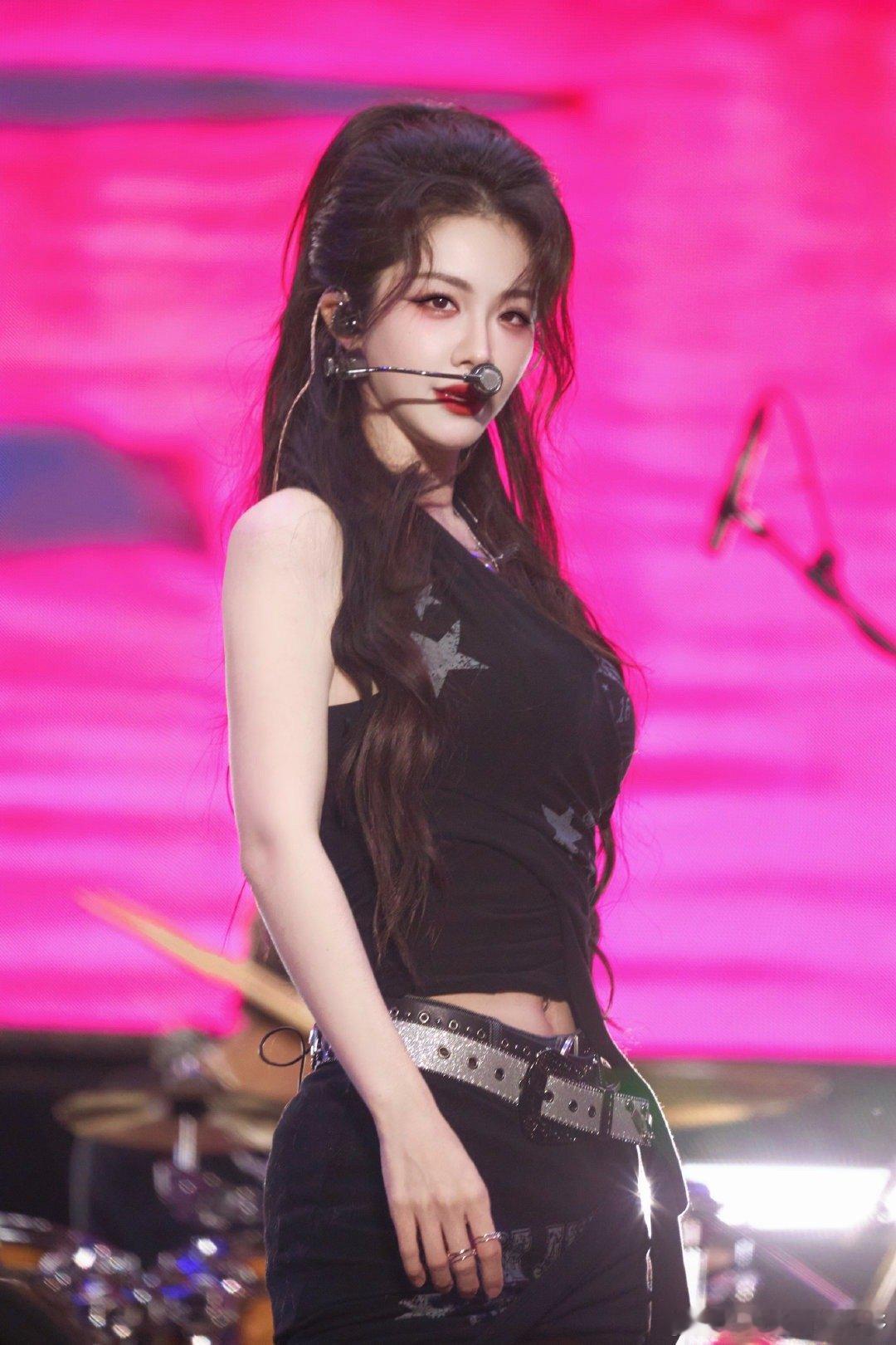 喻言的第一次cos 12月16日成都花开天下彩排现场，喻言剧透将解锁国漫角色co