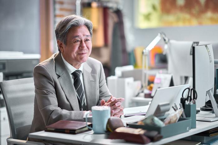 【演员崔岷植谈到翻拍韩国版《实习生》】崔岷植表示:“我现在觉得，再也不能拍翻拍片