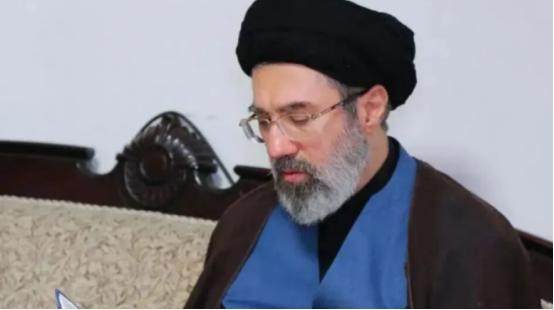 要是从阴谋论角度分析，穆杰塔巴·哈梅内伊可能已经死了，而且死得比外界想象的要早得