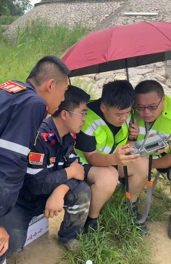 父女黄河大堤失踪车上录音曝光【山东菏泽3岁女童被父亲带往黄河大堤失踪已超8天，父