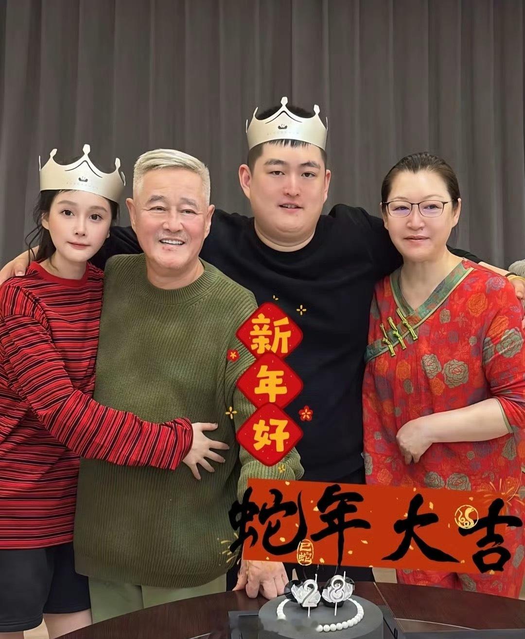 赵本山女儿球球谈同父异母的姐姐球球直播聊到她同父异母的姐姐了，说姐姐特别低调，不